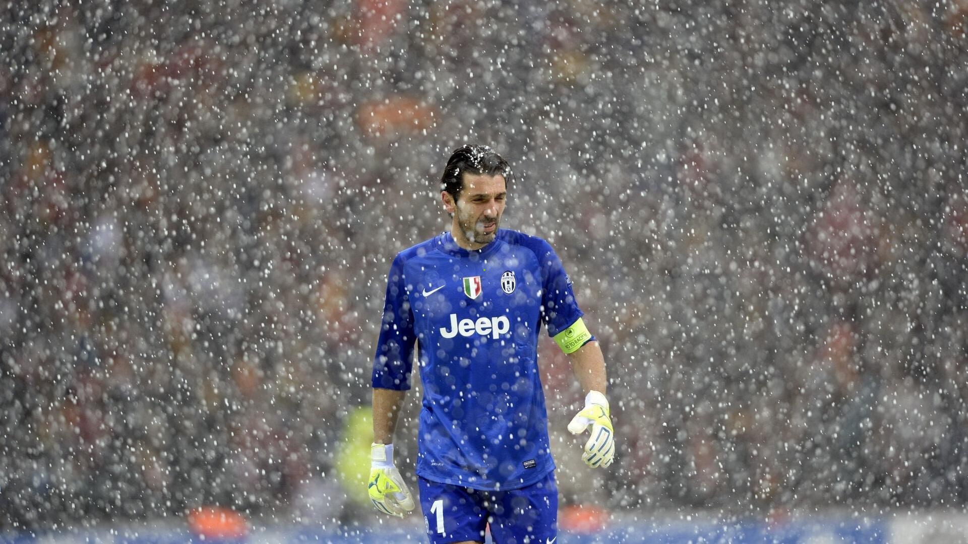 欧冠决赛上演巅峰对决 曼城点球大战力克皇马首夺冠军