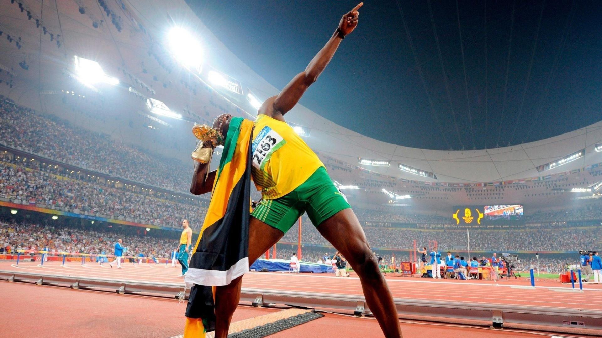 中国新星闪耀国际格斗赛场,激战五回合夺金腰带