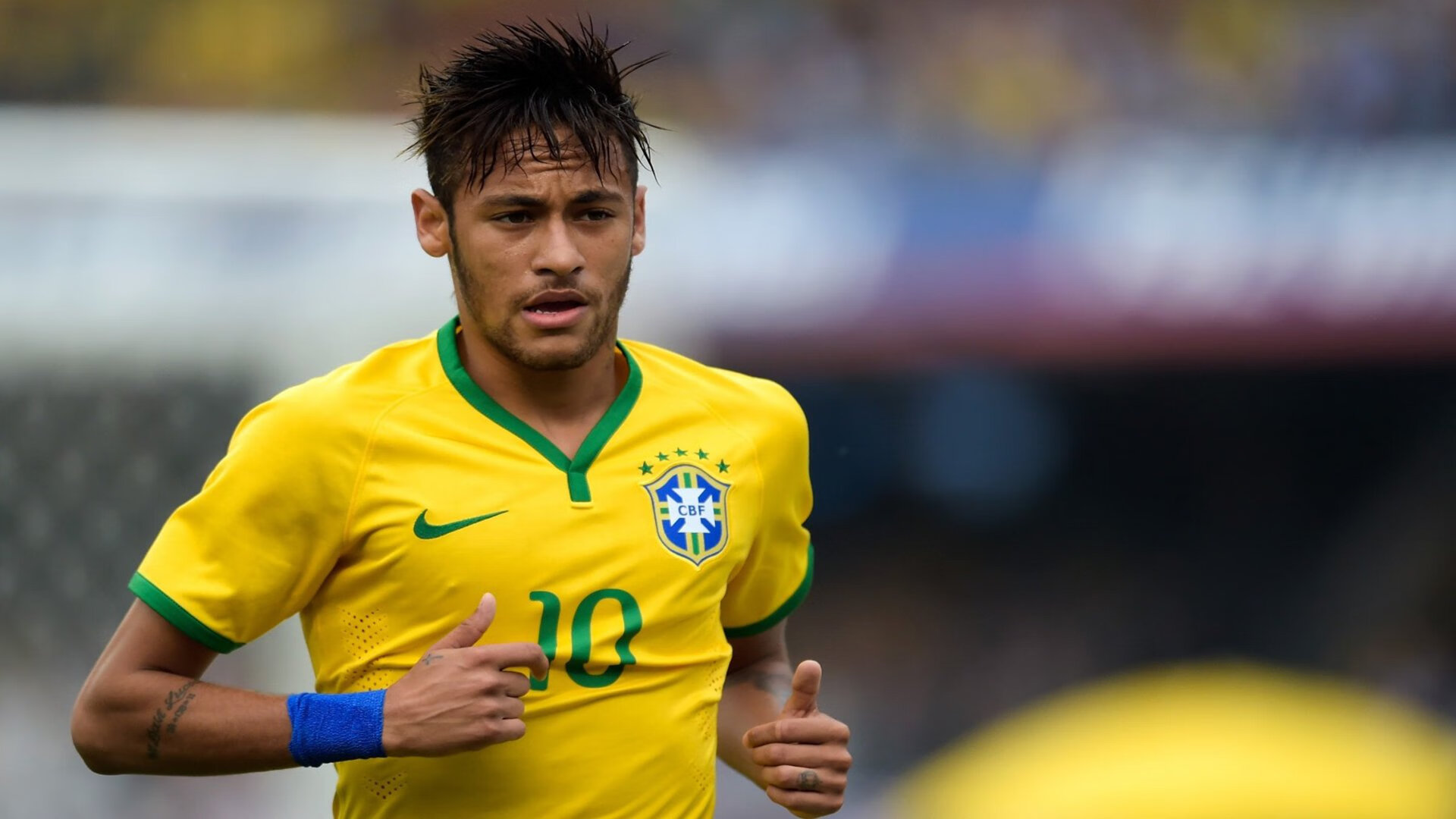 百米飞人巅峰对决 新星闪耀突破极限